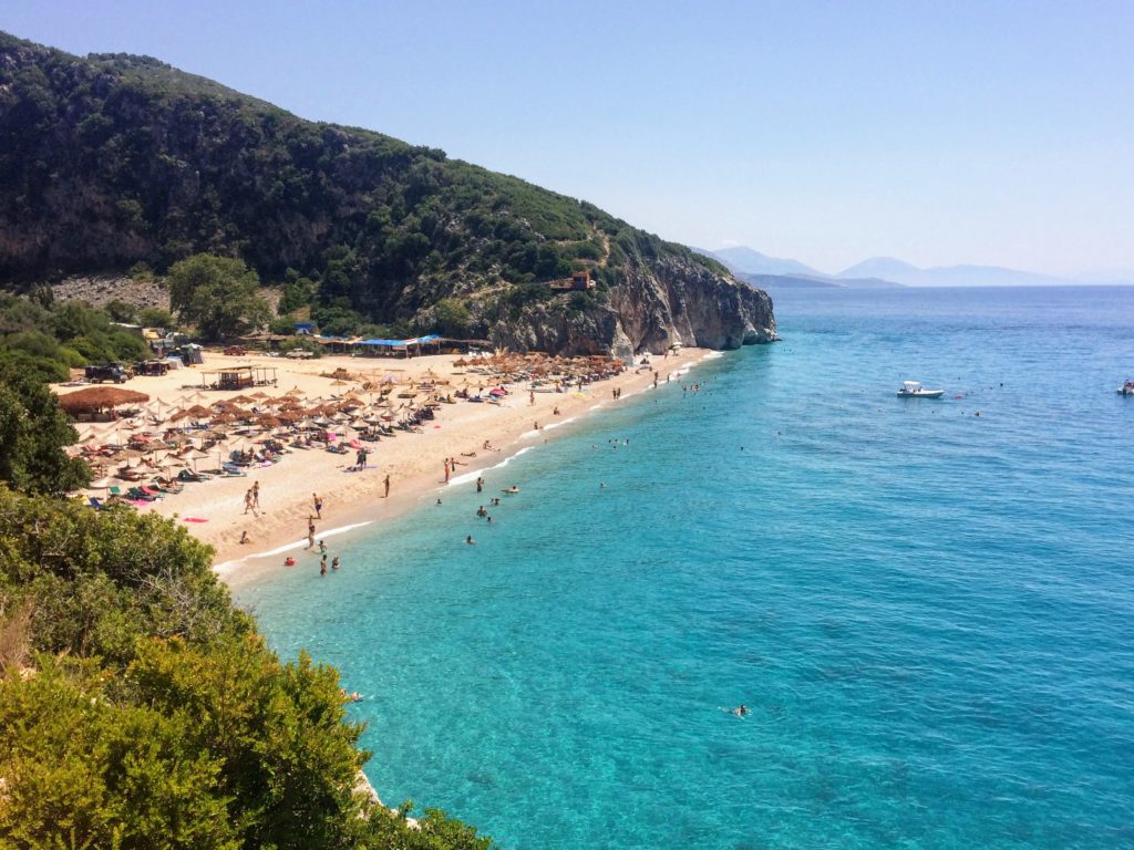 ヨーロッパで最も美しいビーチ ヒマラの町からアルバニアのリビエラをトレッキング Ca Voir さぼわーる